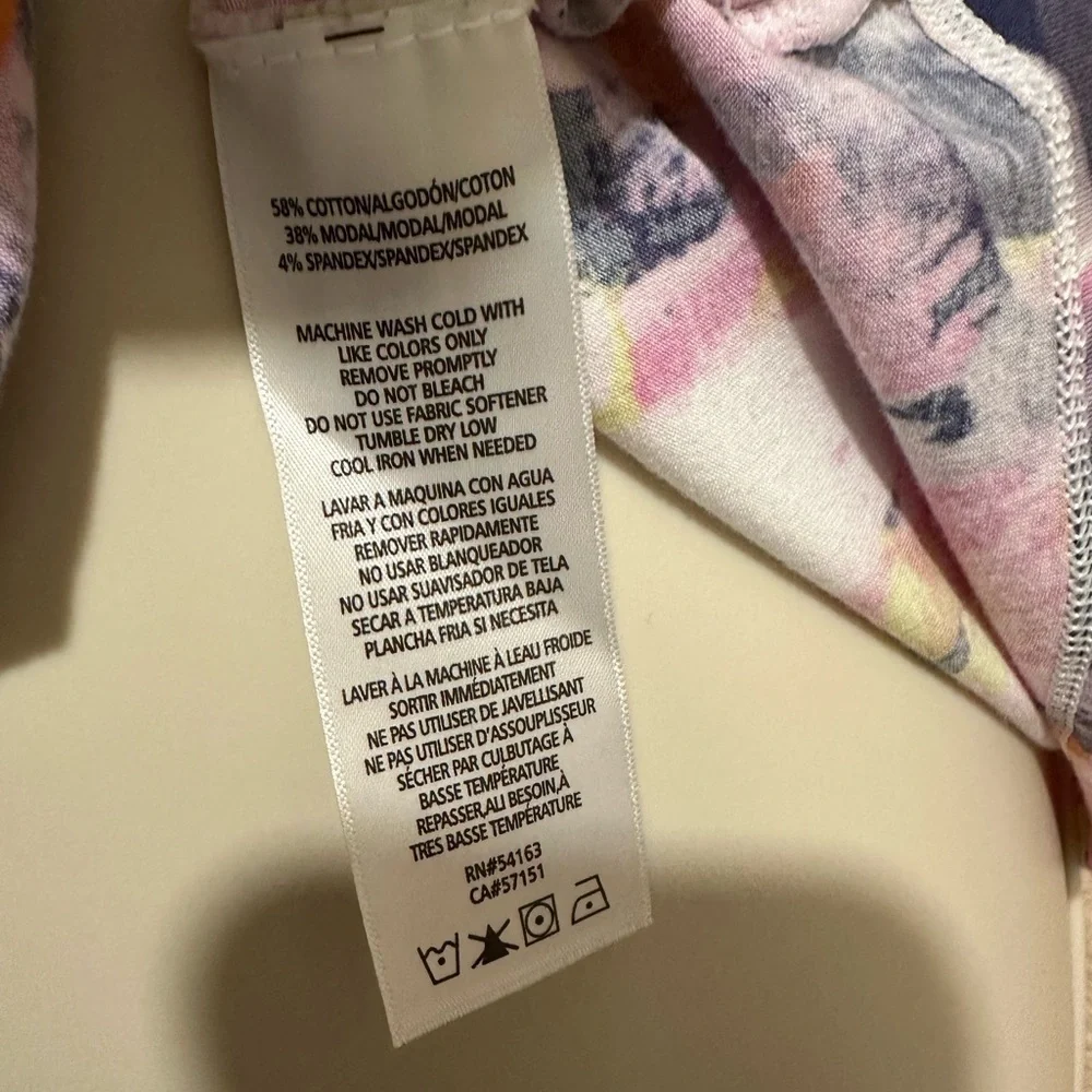 CALVIN KLEIN PERFORMANCE V-Neck Tee, Size XL